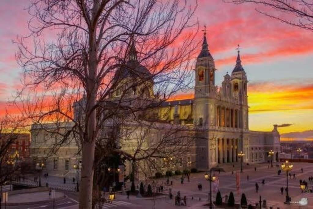 Apartamento Con Patio En Madrid Centro מראה חיצוני תמונה